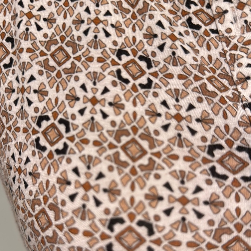 Liz Claiborne size petite medium Floral Sleeveless Top - Cream - Picture 3 of 6